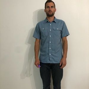 Mountain hardware shirt